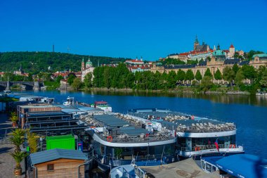 Prag, Çek Cumhuriyeti, 13 Mayıs 2024: Prag Dvorak rıhtımından izlendi.