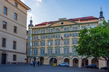 Prag, Çek Cumhuriyeti, 13 Mayıs 2024: Çek Cumhuriyeti Prag 'da Malostranske namesti' nin günbatımı.