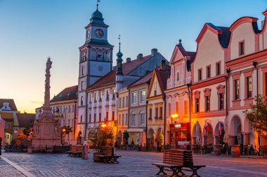 Trebon, Çek Cumhuriyeti, 15 Haziran 2024: Çek kentinin Trebon.IMAGE kentindeki Masarykovo namesti meydanının gündoğumu