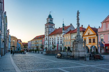 Trebon, Çek Cumhuriyeti, 15 Haziran 2024: Çek kentinin Trebon.IMAGE kentindeki Masarykovo namesti meydanının gündoğumu