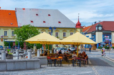 Jindrichuv Hradec, Çek Cumhuriyeti, 15 Haziran 2024: Masarykovo namesti Meydanı, Çek kenti Jindrichuv Hradec.IMAGE