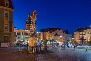 Brno, Çek Cumhuriyeti, 23 Haziran 2024: Çek Cumhuriyeti 'nin Brno kentindeki Zelny trh Meydanı' nda gün doğumu.