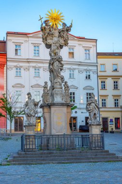 Brno, Çek Cumhuriyeti, 23 Haziran 2024: Çek Cumhuriyeti 'nin Brno kentindeki Zelny trh Meydanı' nda gün doğumu.