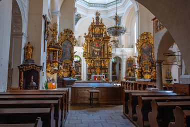 Havlickuv Brod, Çek Cumhuriyeti, 29 Haziran 2024: Çek Cumhuriyeti Havlickuv Brod 'da Bakire Meryem' in Varsayımı Kilisesi İçişleri.