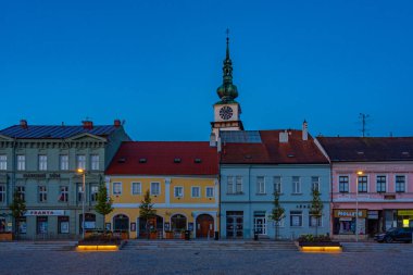 Trebiç, Çek Cumhuriyeti, 5 Temmuz 2024: Çek Cumhuriyeti Trebic, Çek Cumhuriyeti 'nde Karlovo namesti meydanının gün doğumu görünümü. IMAGE