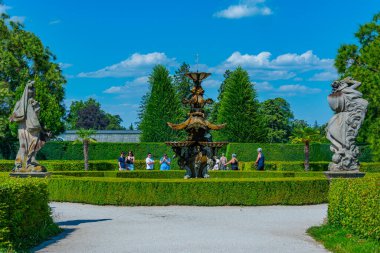 Lednice, Çek Cumhuriyeti, 6 Temmuz 2024: Çek Cumhuriyeti Lednice 'de Bahçe.