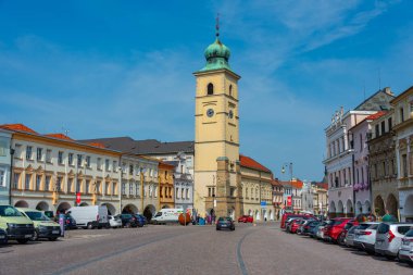 Litomysl, Çek Cumhuriyeti, 31 Ağustos 2024: Litomysl, Çek Cumhuriyeti 'ndeki Smetanovo isim meydanındaki saat kulesi.