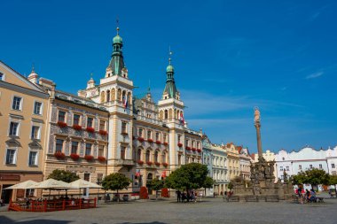 Pardubice, Çek Cumhuriyeti, 31 Ağustos 2024: Çek Cumhuriyeti 'nin Pardubice kentindeki Pernstynske belediyesinde tarihi belediye binası. IMAGE