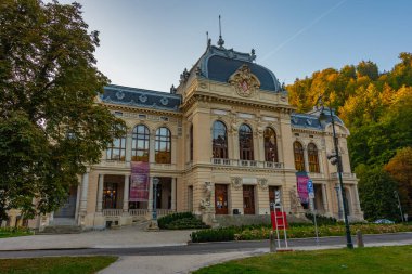 Karlovy Vary, 7 Eylül 2024: Kaiserbad Kaplıca Karlovy Vary, Çek Cumhuriyeti.