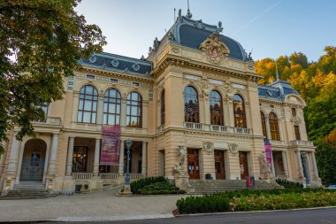 Karlovy Vary, 7 Eylül 2024: Kaiserbad Kaplıca Karlovy Vary, Çek Cumhuriyeti.