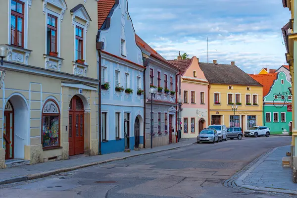 Trebon, Çek Cumhuriyeti, 14 Haziran 2024: Çek kentinin renkli caddesi Trebon.IMAGE