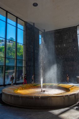 Karlovy Vary, 7 Eylül 2024: Çek Cumhuriyeti, Karlovy Vary 'de Sıcak Bahar No1 Colonnade.