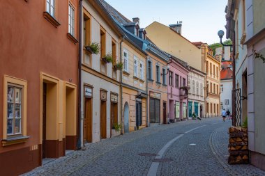 Madalyon, 7 Eylül 2024: Çek Cumhuriyeti 'nin merkezindeki renkli evler.