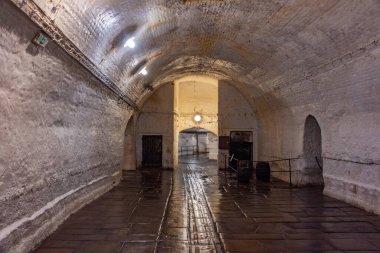 Pilsen, Çek Cumhuriyeti, 21 Eylül 2024: Pilsen, Çek Cumhuriyeti 'ndeki Pilsner Urquell bira fabrikasının yeraltı koridorları.