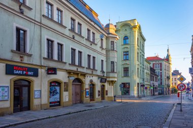 Pilsen, Çek Cumhuriyeti, 22 Eylül 2024: Çek Cumhuriyeti 'nin Pilsen merkezindeki ticaret caddesi.