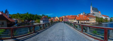 Cesky Krumlov, Çek Cumhuriyeti, 27 Nisan 2024: Cesky Krumlov, Çek Cumhuriyeti 'ndeki Aziz Vitus Kilisesi.