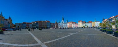 Ceske Budejovice, Çek Cumhuriyeti, 27 Nisan 2024: Çek Cumhuriyeti 'nin Ceske Budejovice kentinin ana meydanı.