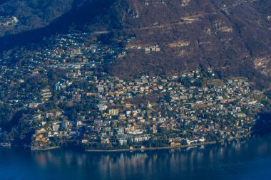 İsviçre 'deki Lugano, Monte San Salvatore' dan izlendi.