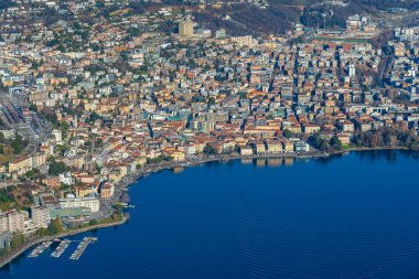 İsviçre 'deki Lugano, Monte San Salvatore' dan izlendi.