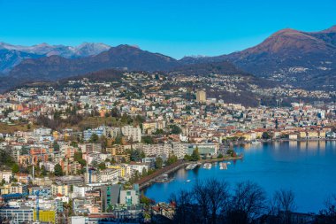 İsviçre 'deki Lugano, Monte San Salvatore' dan izlendi.