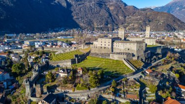 Castelgrande, İsviçre ile Bellinzona 'nın Panorama Manzarası.