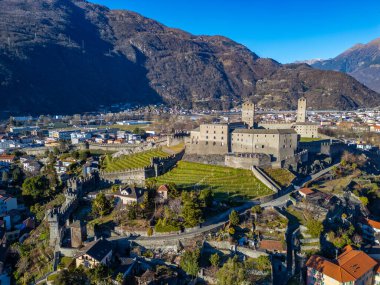 Castelgrande, İsviçre ile Bellinzona 'nın Panorama Manzarası.
