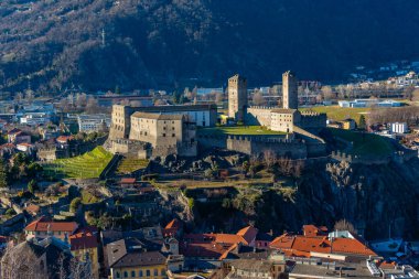 Castelgrande, İsviçre ile Bellinzona 'nın Panorama Manzarası.