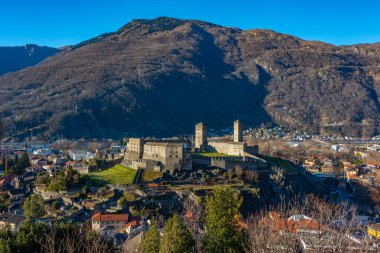 Castelgrande, İsviçre ile Bellinzona 'nın Panorama Manzarası.