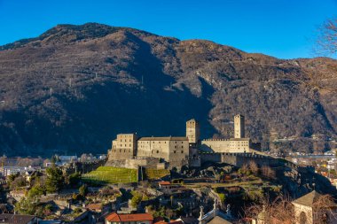 Castelgrande, İsviçre ile Bellinzona 'nın Panorama Manzarası.
