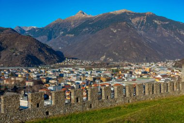 İsviçre 'deki Bellinzona Panorama Manzarası. Görüntü