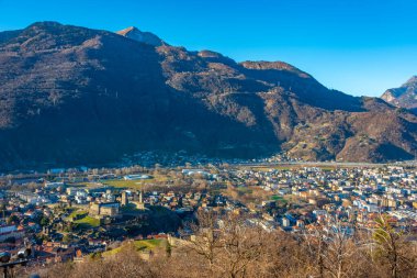 Castelgrande, İsviçre ile Bellinzona 'nın Panorama Manzarası.
