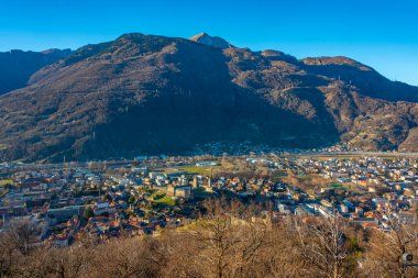 Castelgrande, İsviçre ile Bellinzona 'nın Panorama Manzarası.