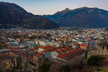 İsviçre 'deki Bellinzona Panorama Manzarası. Görüntü