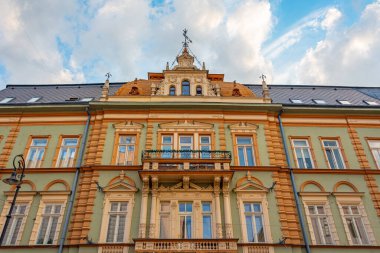Kosice, Slovakya 'daki ana meydandaki tarihi evler.