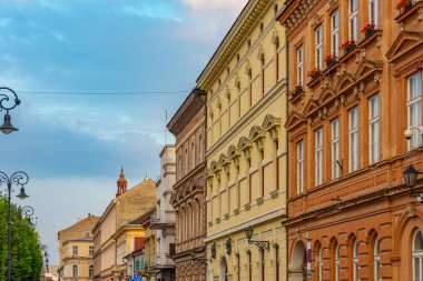 Kosice, Slovakya 'daki ana meydandaki tarihi evler.