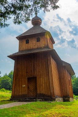Yunan Katolik ahşap kilisesi Smigovec, Slovakya 'da.