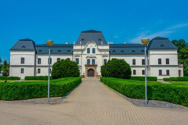 Slovakya 'daki Humenne Kalesi' nde yaz günü.