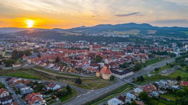Slovakya 'da Bardejov' un günbatımı manzarası.