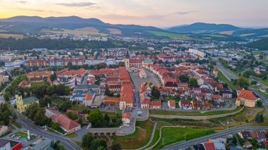 Slovakya 'da Bardejov' un günbatımı manzarası.