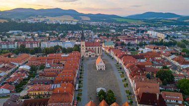 Slovakya 'da Bardejov' un günbatımı manzarası.