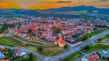 Slovakya 'da Bardejov' un günbatımı manzarası.