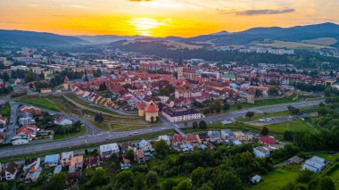 Slovakya 'da Bardejov' un günbatımı manzarası.