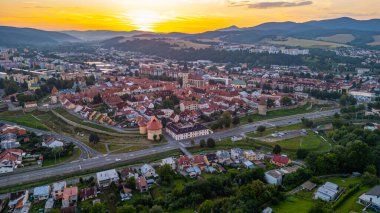Slovakya 'da Bardejov' un günbatımı manzarası.