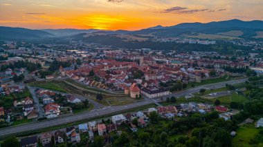 Slovakya 'da Bardejov' un günbatımı manzarası.