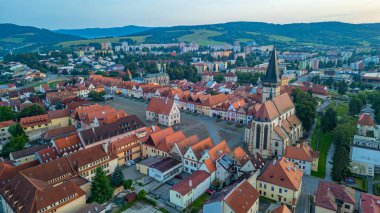 Slovakya 'da Bardejov' un günbatımı manzarası.