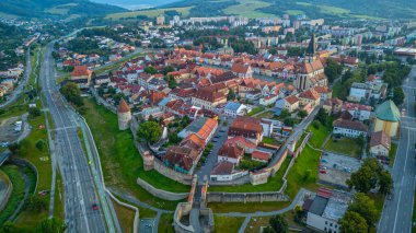 Slovakya 'da Bardejov' un günbatımı manzarası.