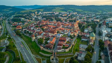 Slovakya 'da Bardejov' un günbatımı manzarası.