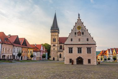 Slovakya 'da Bardejov' un günbatımı manzarası.