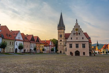 Slovakya 'da Bardejov' un günbatımı manzarası.