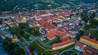 Slovakya 'da Bardejov' un günbatımı manzarası.